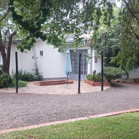 Driftwood Boutique Bed And Breakfast Lobatse Eksteriør bilde