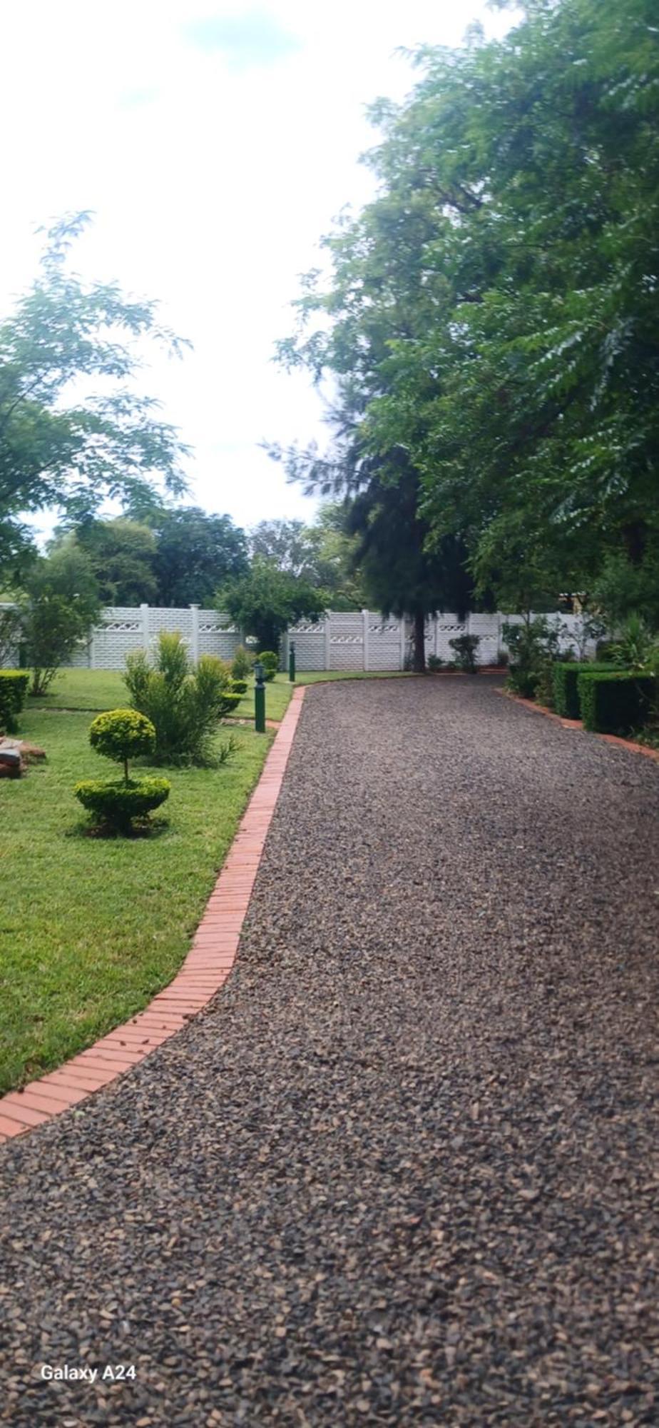 Driftwood Boutique Bed And Breakfast Lobatse Eksteriør bilde