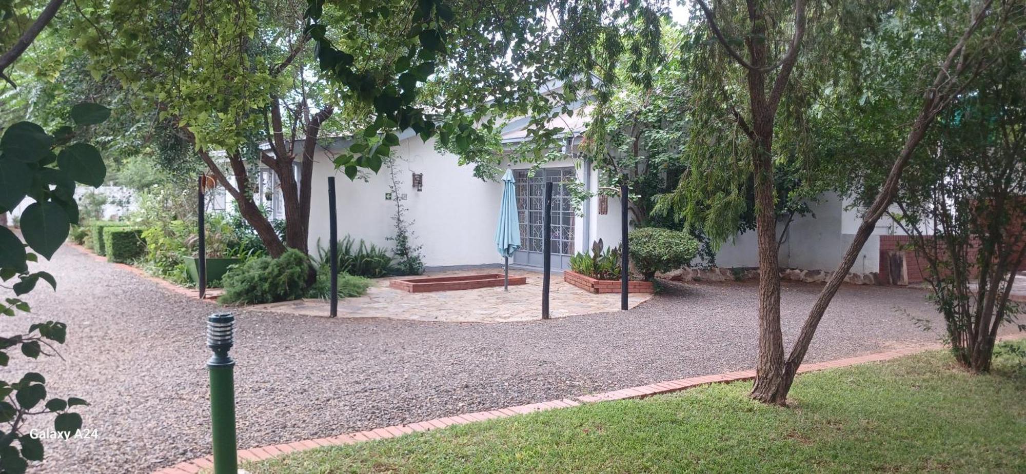 Driftwood Boutique Bed And Breakfast Lobatse Eksteriør bilde